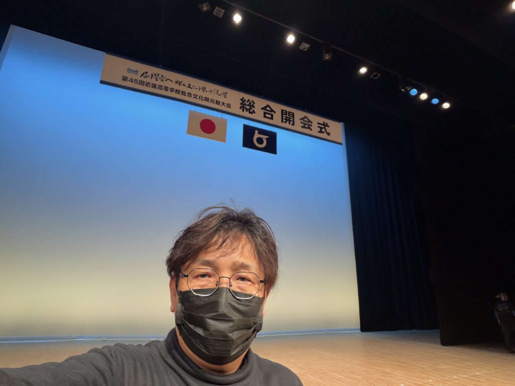 舞台で記念写真